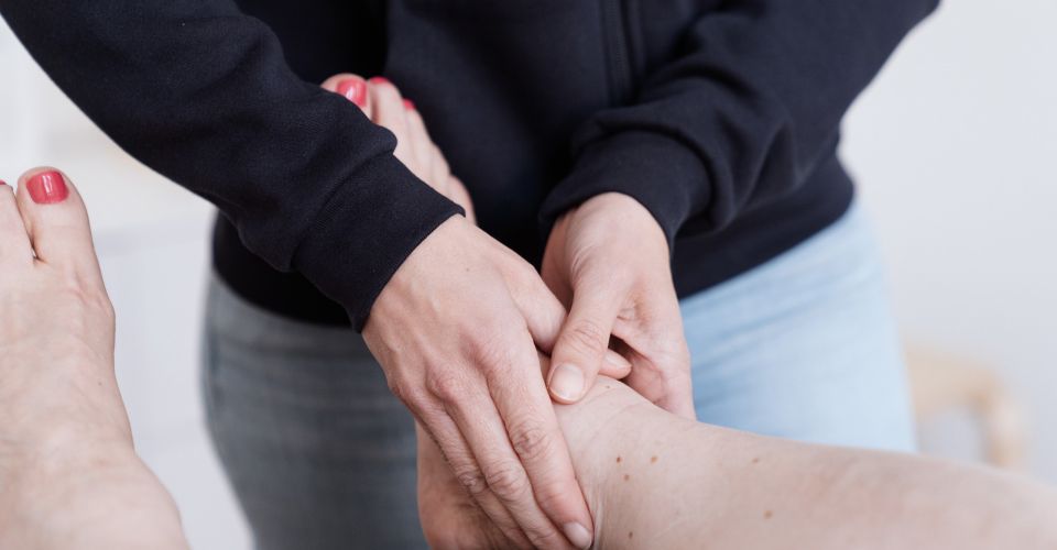 Detailansicht bei der Behandlung der Manuellen Lymphdrainage